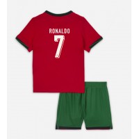 Camisa de time de futebol Portugal Cristiano Ronaldo #7 Replicas 1º Equipamento Infantil Europeu 2024 Manga Curta (+ Calças curtas)